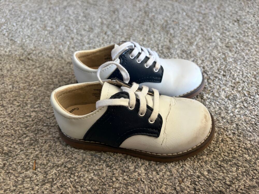 Vintage Footmates toddler girls 7.5 saddle shoes